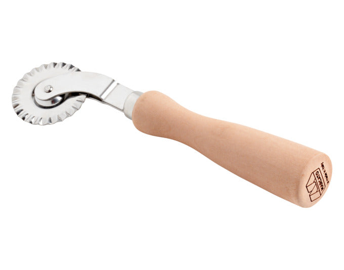 MARCATO Teigrädchen Pasta gezackt mit Holzgriff in  präsentiert im Onlineshop von KAQTU Design AG. Backutensilien ist von MARCATO