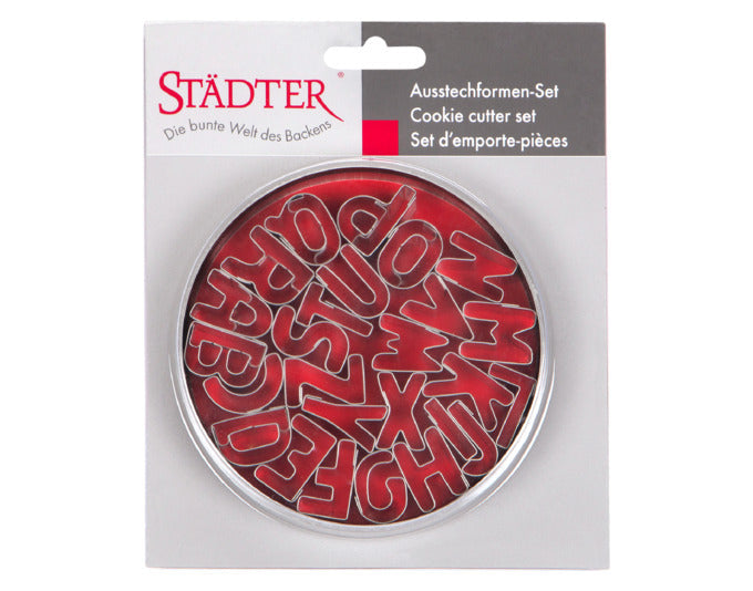 Set aus Buchstaben-Ausstechern (2,5 cm) in praktischer Dose. Perfekt für kreative Backideen und Dekorationen. Hochwertig von STÄDTER.