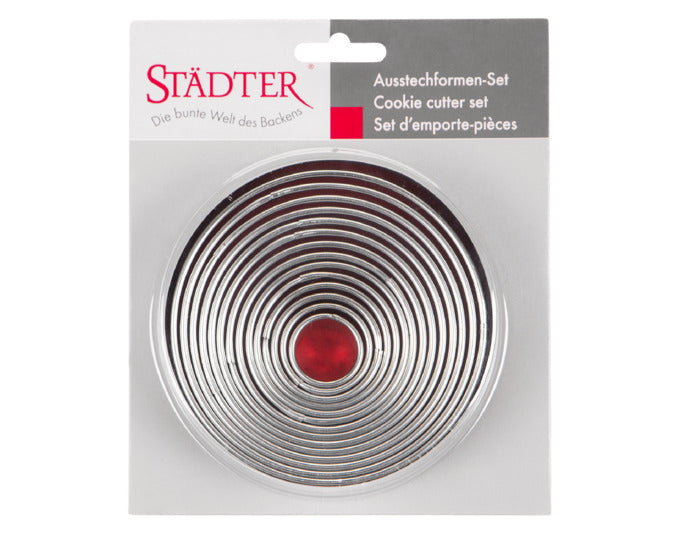 Set aus Edelstahl-Ausstechern in Ringform, ideal für Backen und Dekorieren. Größen von 2,5 bis 11 cm, langlebig und vielseitig einsetzbar.