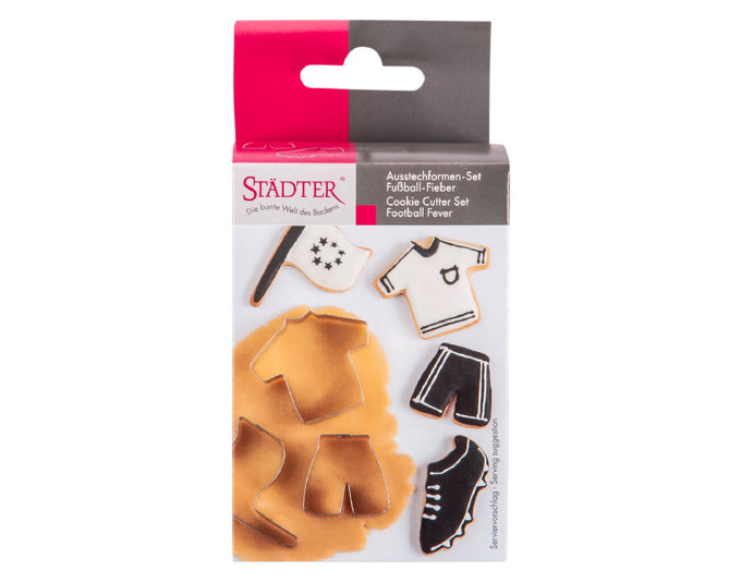 Das STÄDTER Ausstecher Set Fussball-Fieber enthält 4 Formen (6–8 cm) für kreative Backideen rund um das Thema Fußball.