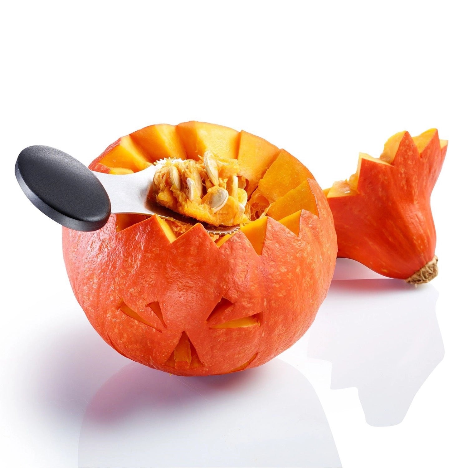 Praktisches 4-teiliges Kürbis-Schnitz-Set von Westmark, ideal für kreative Halloween-Gestaltungen und detailreiche Schnitzarbeiten.