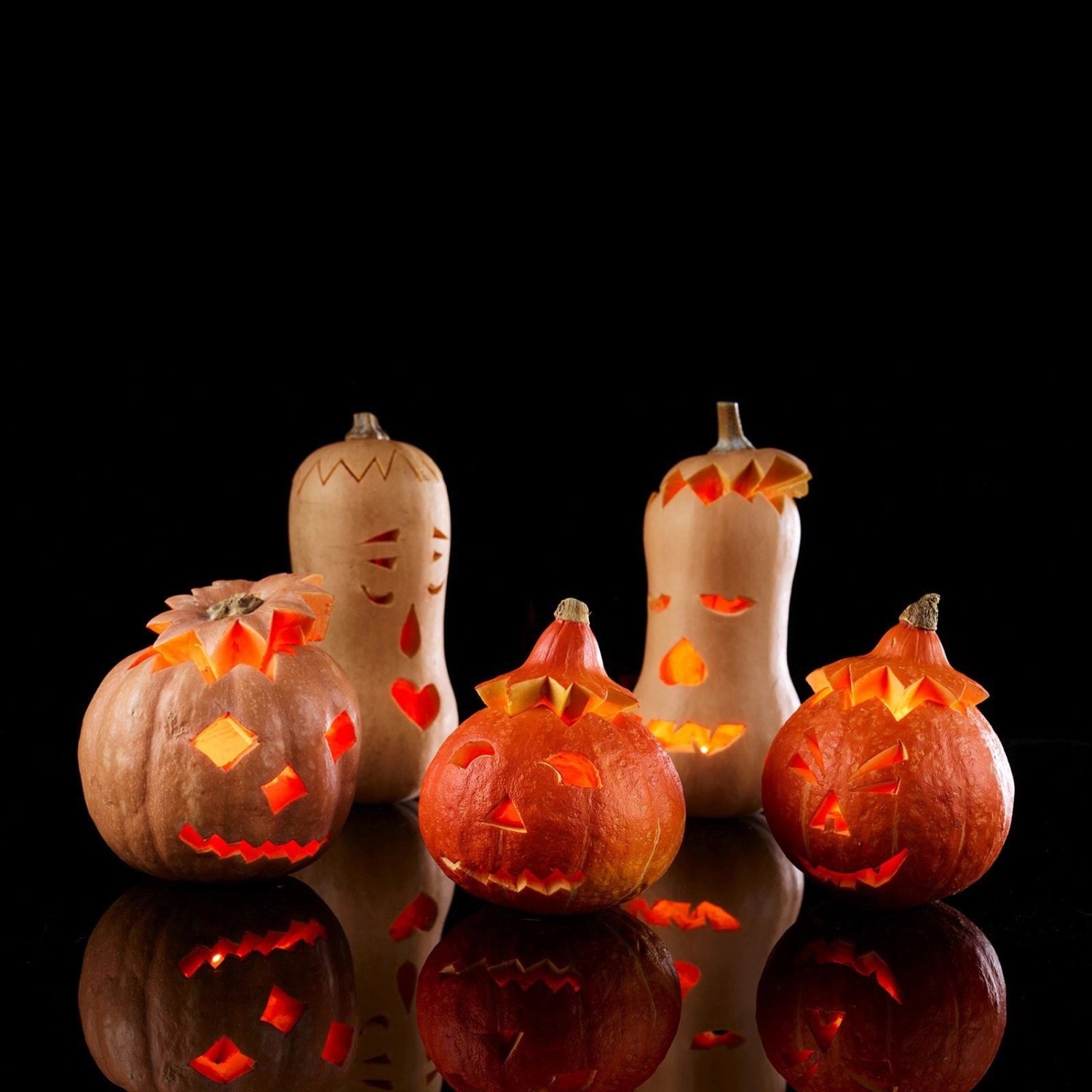 Kreatives 4-teiliges Kürbis-Schnitz-Set von Westmark, perfekt für Halloween, mit vielseitigen Werkzeugen für kunstvolle Kürbisgestaltungen.