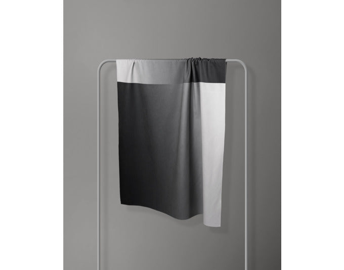 ARPE Handtuch calm charcoal gray 50 x 95 cm in  präsentiert im Onlineshop von KAQTU Design AG. Badzubehör ist von ARPE