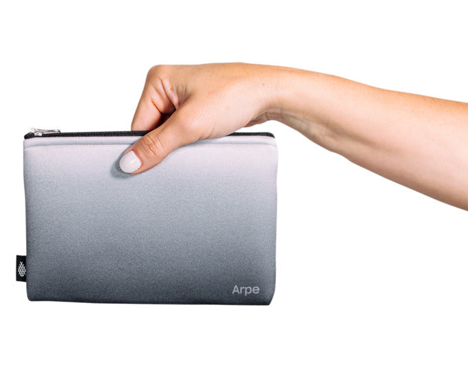 ARPE Necessaire S charcoal gray 12 x 18 cm in  präsentiert im Onlineshop von KAQTU Design AG. Badzubehör ist von ARPE