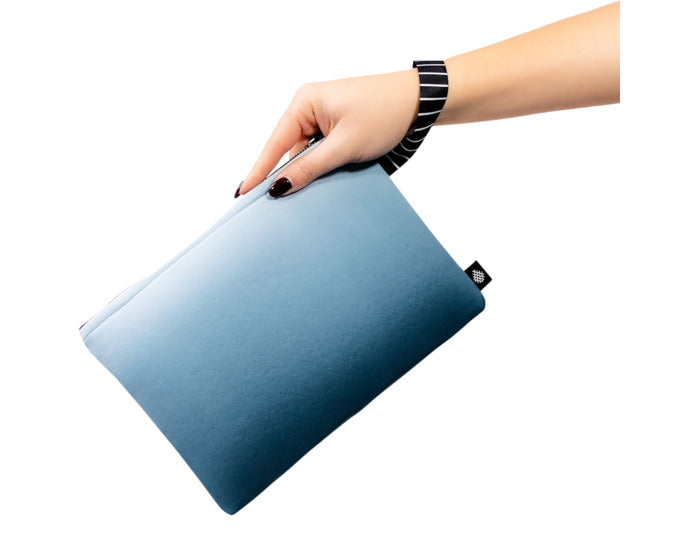 ARPE Necessaire L steel blue 18 x 25 cm in  präsentiert im Onlineshop von KAQTU Design AG. Badzubehör ist von ARPE