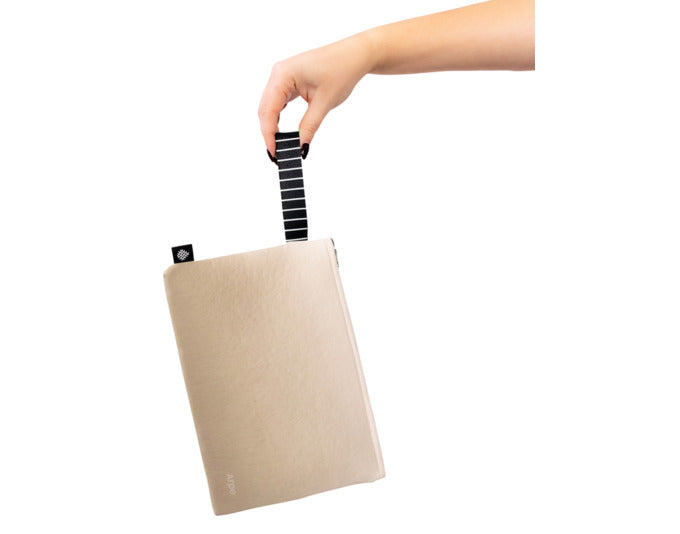 ARPE Necessaire L sand cream 18 x 25 cm in  präsentiert im Onlineshop von KAQTU Design AG. Badzubehör ist von ARPE