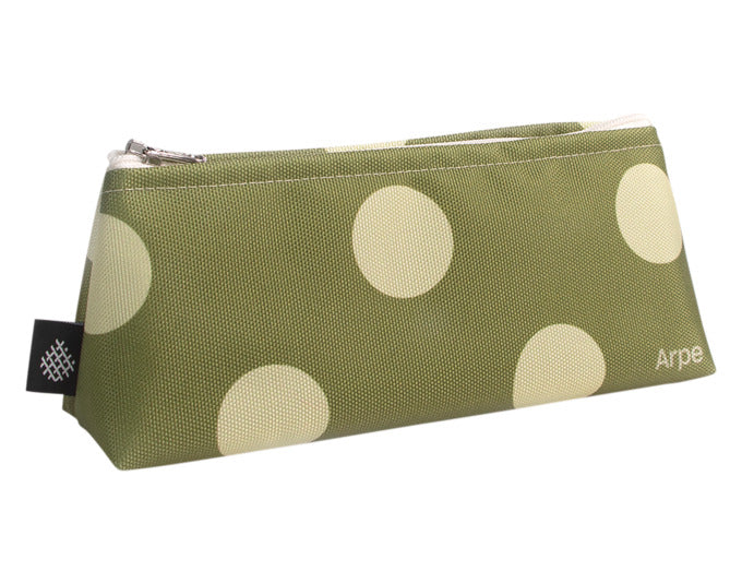 ARPE Necessaire XS dots olive green 8 x 18 cm in  präsentiert im Onlineshop von KAQTU Design AG. Badzubehör ist von ARPE