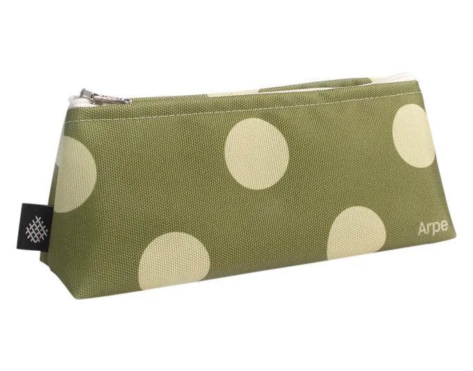 ARPE Necessaire XS dots olive green 8 x 18 cm in  präsentiert im Onlineshop von KAQTU Design AG. Badzubehör ist von ARPE