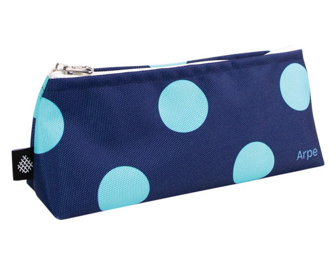 ARPE Necessaire XS dots ocean blue 8 x 18 cm in  präsentiert im Onlineshop von KAQTU Design AG. Badzubehör ist von ARPE
