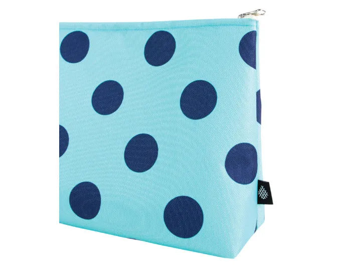 Elegantes Necessaire von ARPE in ocean blue mit Punktmuster, 18x23 cm, ideal für Kosmetik oder Reiseutensilien.