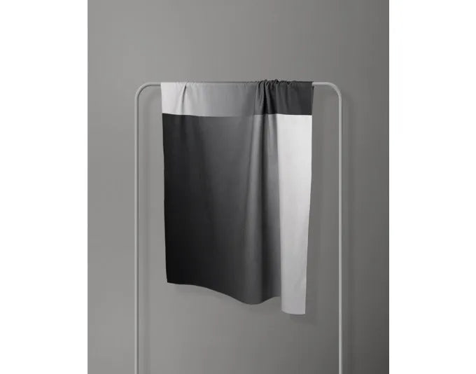 ARPE Waschtuch calm charcoal gray 32 x 49 cm in  präsentiert im Onlineshop von KAQTU Design AG. Badzubehör ist von ARPE