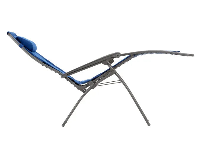 Ergonomischer Relaxsessel von LAFUMA, Modell Rsx Clip LightComfort in Denim, mit robustem Titane-Gestell, ideal für Entspannung.