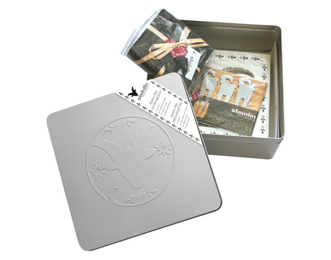 STEINLIN Weissblechdose Apèro-Box Steinbock gefüllt 19.5x19.5x7 cm in  präsentiert im Onlineshop von KAQTU Design AG. Aufbewahrungsdose ist von STEINLIN