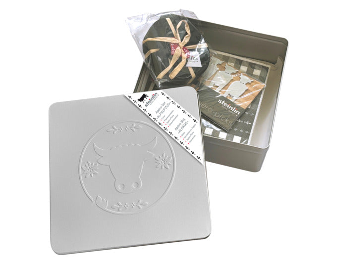 STEINLIN Weissblechdose Apèro-Box Alpaufzug gefüllt 19.5x19.5x7 cm in  präsentiert im Onlineshop von KAQTU Design AG. Aufbewahrungsdose ist von STEINLIN