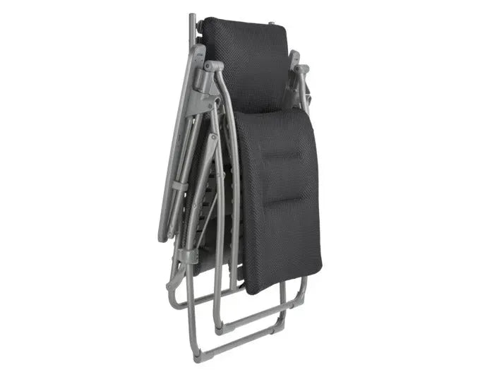Ergonomischer Relaxsessel mit BeComfort®-Polsterung, dunklem Grau und Titan-Gestell, ideal für Komfort und Entspannung.