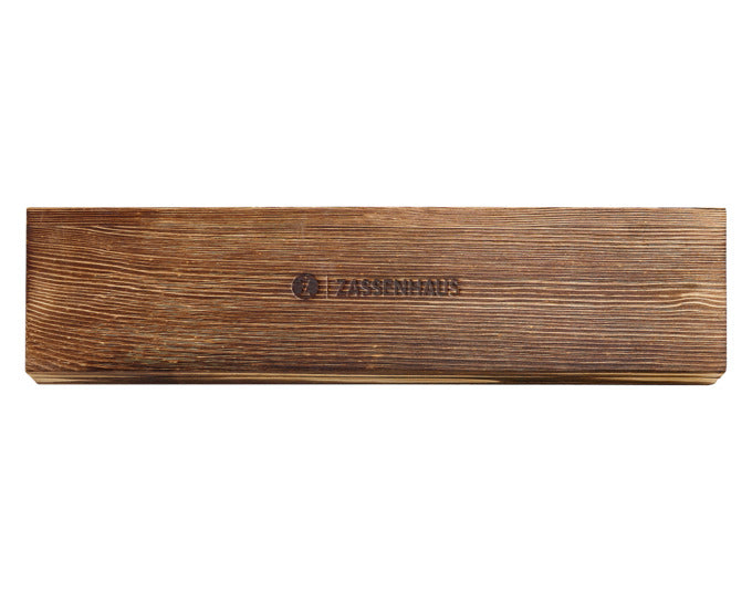Das ZASSENHAUS Santokumesser Kyoto überzeugt mit einer 33,2 cm Klinge, ideal für präzises Schneiden in der Küche.