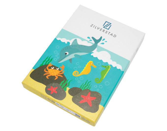 Das ZILVERSTAD Kinderbesteck Meerestiere ist ein 4-teiliges Set mit maritimen Motiven, ideal für Kinder und aus hochwertigem Material gefertigt.