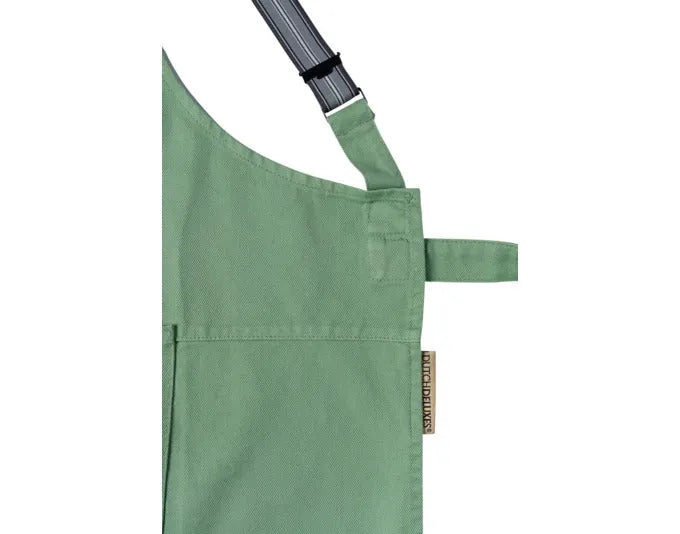 Stylische Schürze aus robustem Canvas in Fern Green mit Hosenträger-Design, ideal für Küche und Werkstatt, von DUTCHDELUXES.