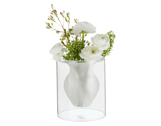 Die PHILIPPI Vase Esmeralda S aus Glas, 13x16 cm, besticht durch ihr elegantes Design und ist ideal für stilvolle Blumenarrangements.