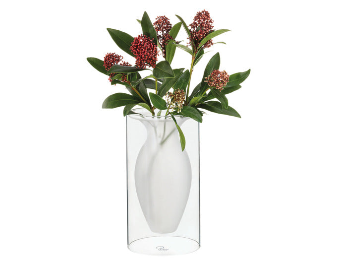 Die PHILIPPI Vase Esmeralda M aus Glas, 13x24 cm, besticht durch ihr elegantes Design und ist ideal für stilvolle Blumenarrangements.