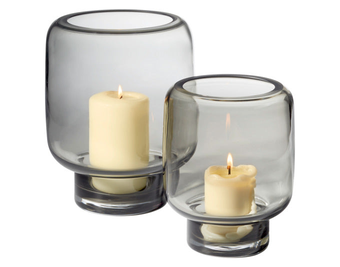Elegantes Windlicht aus graubraunem Glas, ø 19x24 cm, von PHILIPPI. Perfekt für stimmungsvolle Beleuchtung und modernes Design.