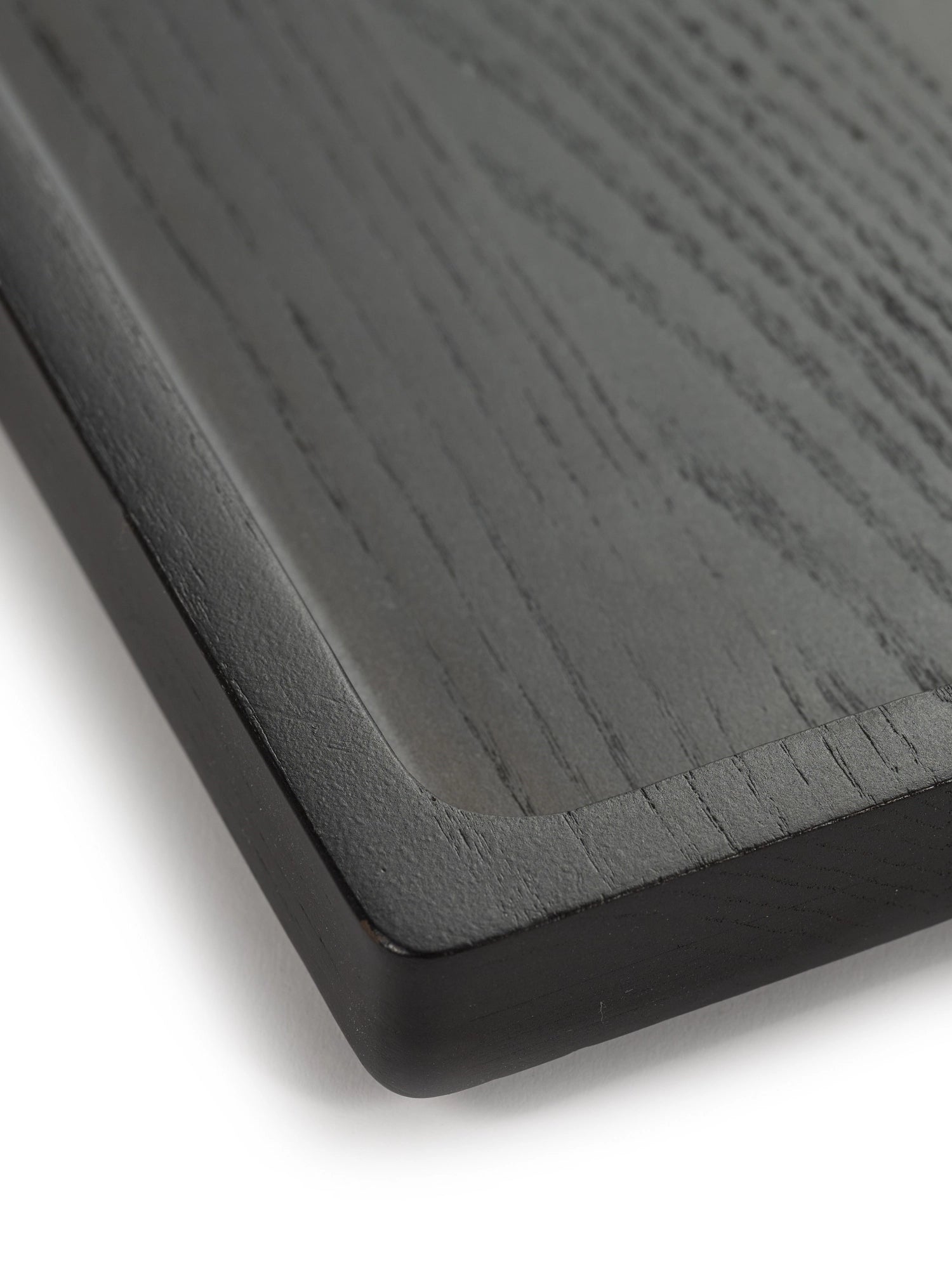 La Mère Tablett M 30x18x2.5 cm Black in Schwarz präsentiert im Onlineshop von KAQTU Design AG. Tablett ist von Serax