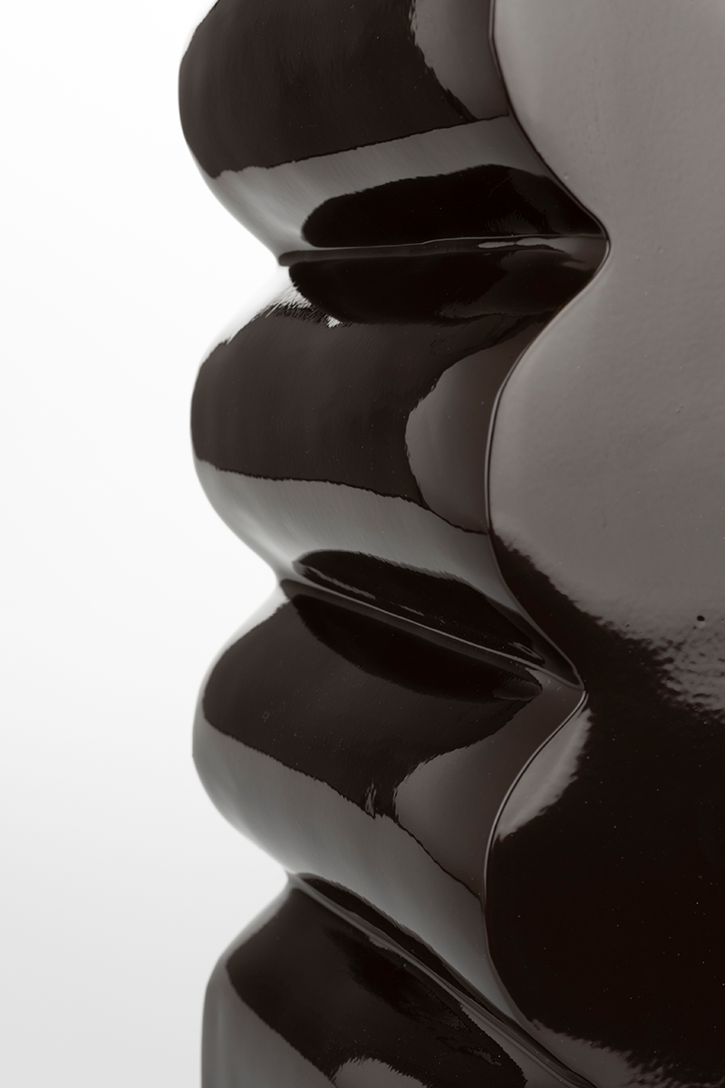 Hocker Curves in Shiny Brown präsentiert im Onlineshop von KAQTU Design AG. Hocker ist von Zuiver