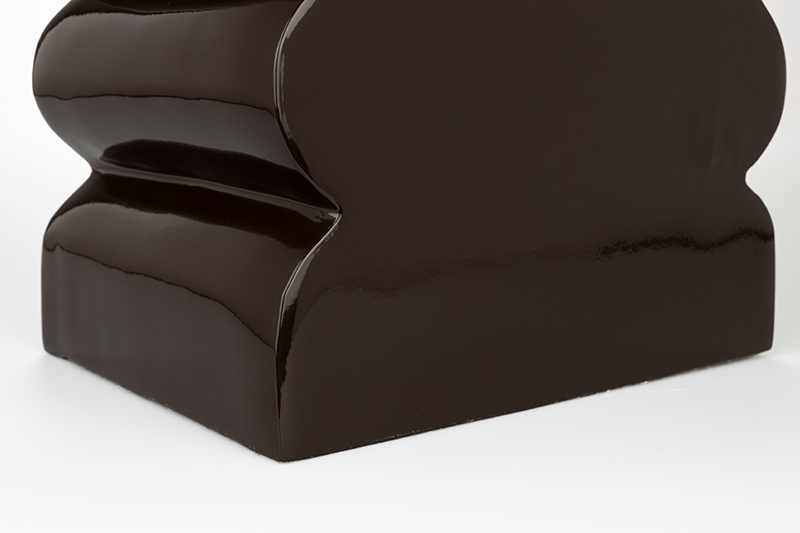 Hocker Curves in Shiny Brown präsentiert im Onlineshop von KAQTU Design AG. Hocker ist von Zuiver