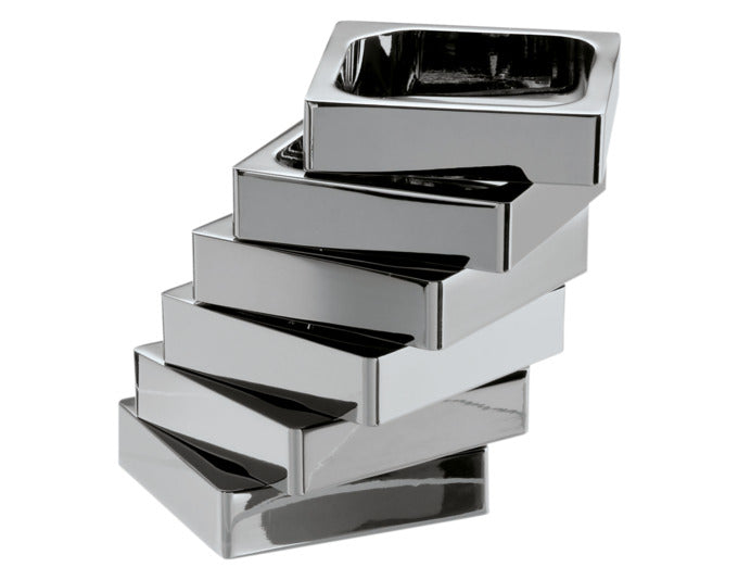 Eleganter Stifthalter aus hochwertigem Material, modernes Zick-Zack-Design, ideal für stilvolle Organisation auf dem Schreibtisch.