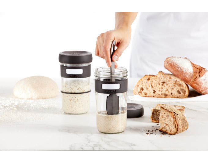 LÉKUÉ Sauerteig Starter-Set in  präsentiert im Onlineshop von KAQTU Design AG. Aufbewahrungsbehälter ist von LEKUE