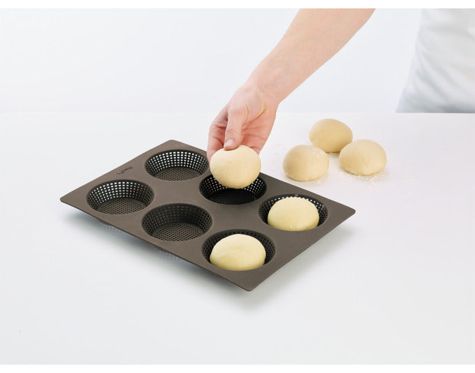Praktische Silikonform von LÉKUÉ für 6 Brötchen, 29x20 cm, ideal für gleichmäßiges Backen und einfache Reinigung.