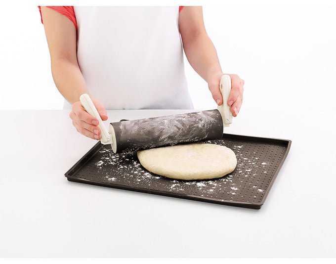 Perforierte Silikon-Pizzamatte 40x30 cm von LÉKUÉ, ideal für knusprige Pizzen, hitzebeständig und leicht zu reinigen.