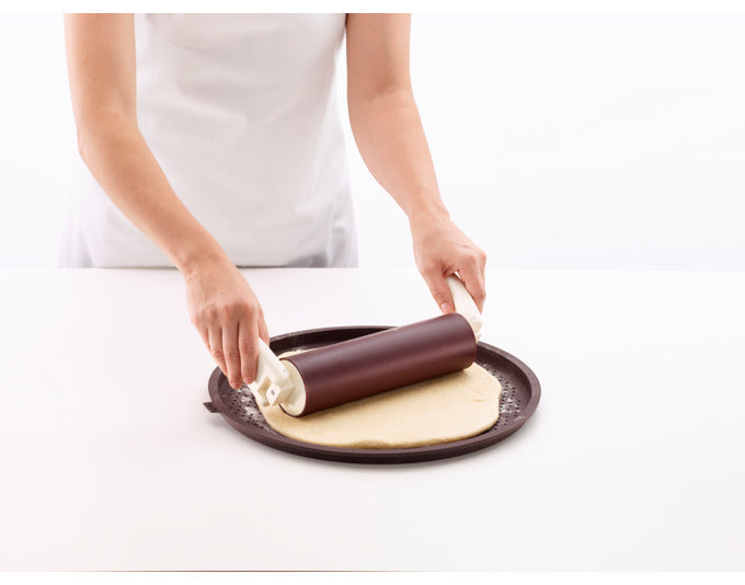 Perforierte Silikon-Pizzamatte von LÉKUÉ, ø 36 cm, ideal für knusprige Pizzen, hitzebeständig und leicht zu reinigen.