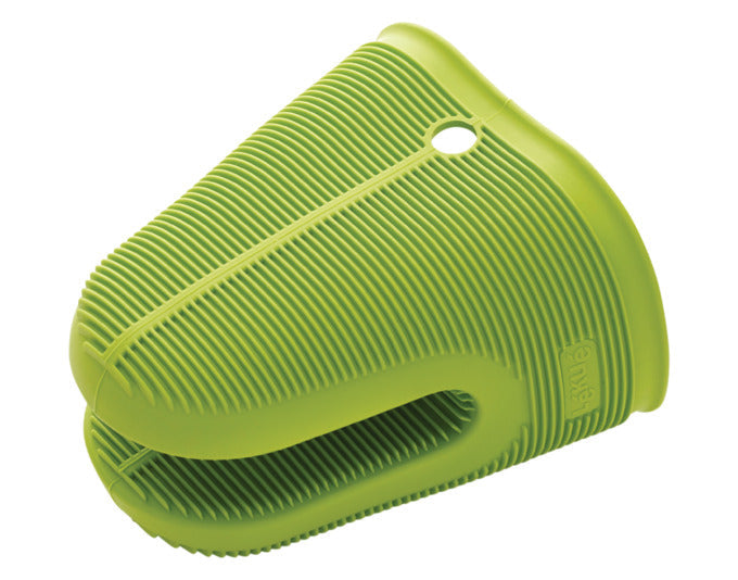 LÉKUÉ Griff Ofenhandschuh Silikon grün in  präsentiert im Onlineshop von KAQTU Design AG. Backutensilien ist von LEKUE