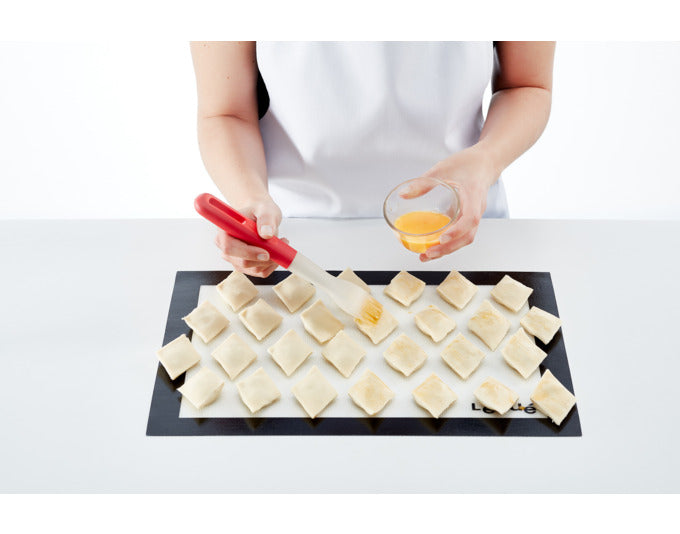 Hochwertige LÉKUÉ Backmatte aus Silikon, 60x40 cm, ideal für Backen und Kochen, langlebig, antihaftend und leicht zu reinigen.