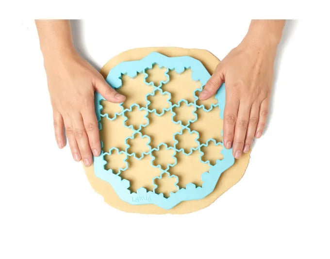 LÉKUÉ Ausstechform 3er Set Tannenbaum/Schneestern/Herz in  präsentiert im Onlineshop von KAQTU Design AG. Ausstecher ist von LEKUE