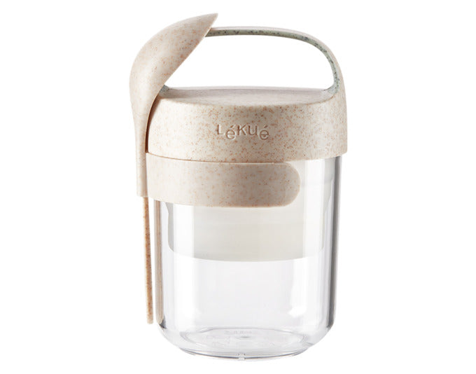 LÉKUÉ Joghurtbecher To Go Organic mit Löffel 0.4 l beige in  präsentiert im Onlineshop von KAQTU Design AG. Glas ist von LEKUE