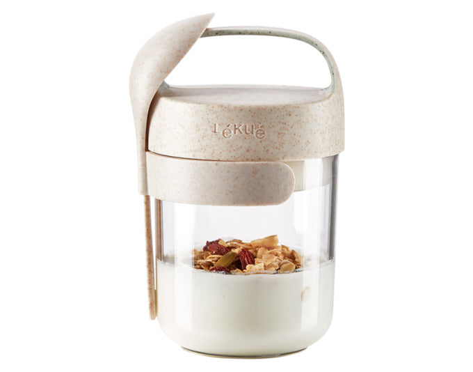 Praktischer Joghurtbecher To Go von LÉKUÉ, 0.4 l, beige, mit Löffel. Perfekt für unterwegs, nachhaltig und stilvoll.