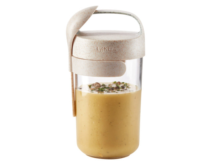 LÉKUÉ Joghurtbecher To Go Organic mit Löffel 0.6 l beige in  präsentiert im Onlineshop von KAQTU Design AG. Glas ist von LEKUE