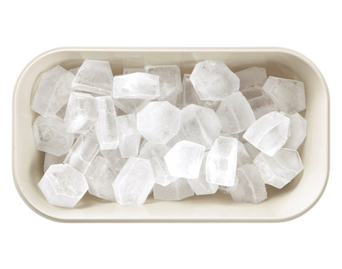 LÉKUÉ Eiswürfelbox Ice Box 22.5x12.5x12 cm weiss in  präsentiert im Onlineshop von KAQTU Design AG. Barzubehör ist von LEKUE