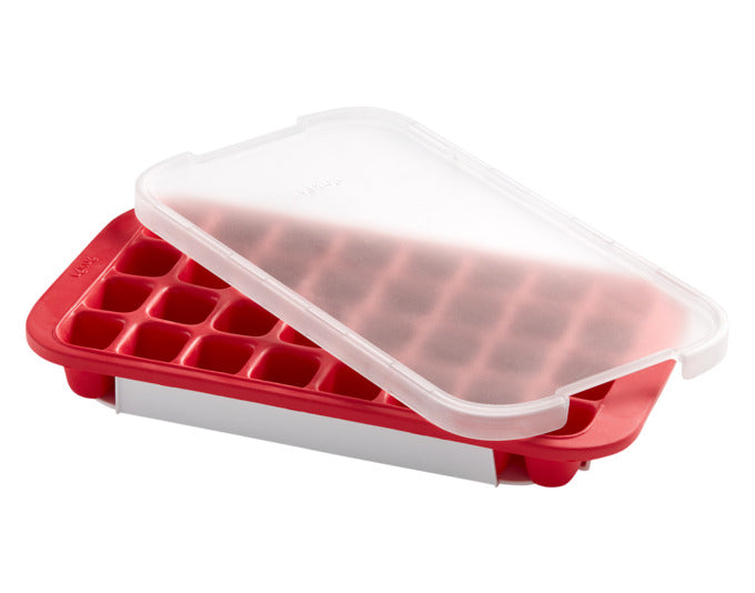 LÉKUÉ Eiswürfelform mit Deckel 34x19 cm rot in  präsentiert im Onlineshop von KAQTU Design AG. Barzubehör ist von LEKUE