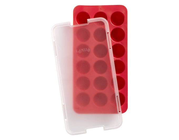 LÉKUÉ Eiswürfelform rund mit Deckel 23x12 cm rot in  präsentiert im Onlineshop von KAQTU Design AG. Barzubehör ist von LEKUE