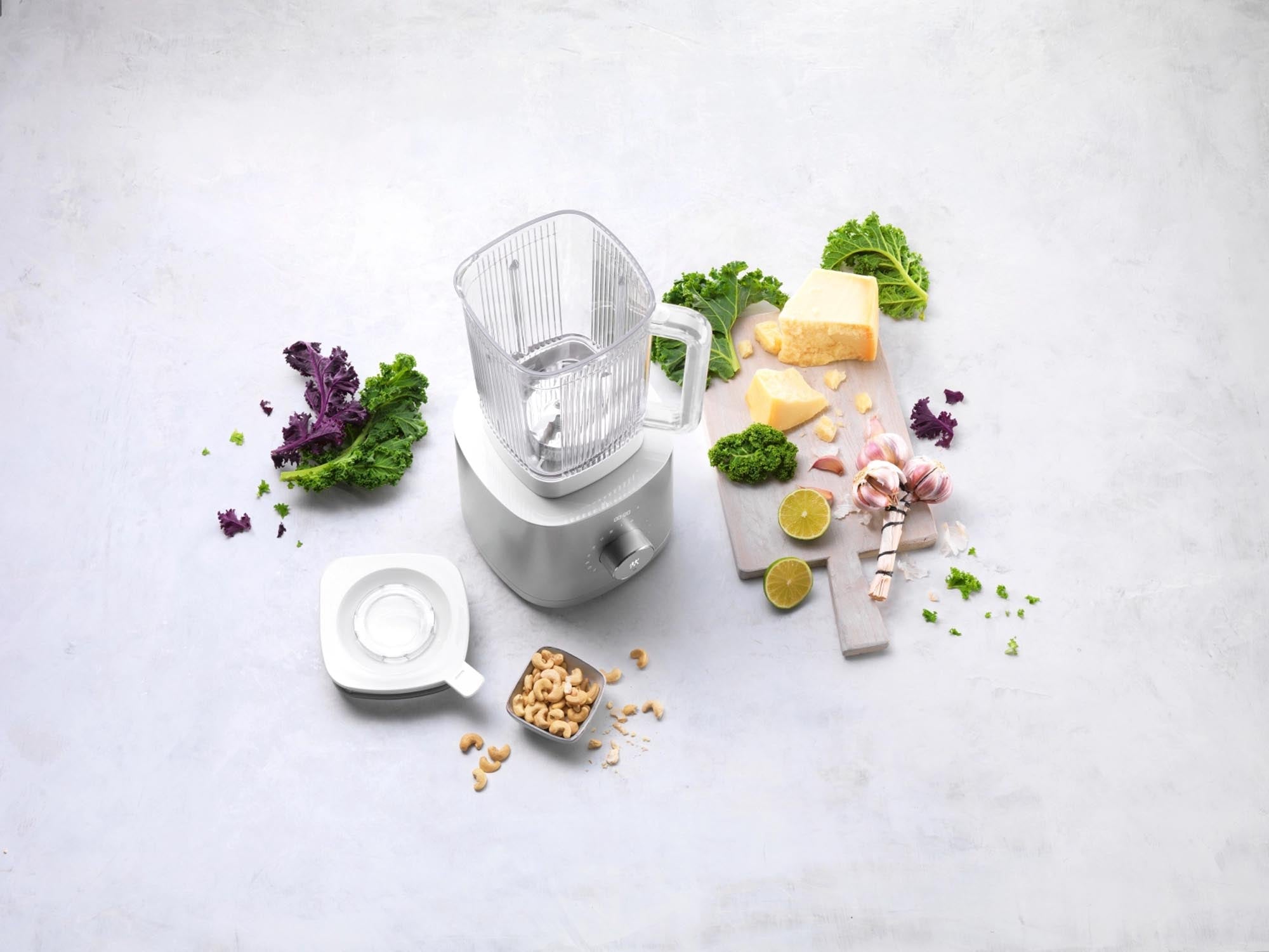 Hochwertiger 1,4L Enfinigy Standmixer von Zwilling in Silber – ideal für Smoothies, Suppen und mehr. Praktisch und stilvoll für jede Küche.