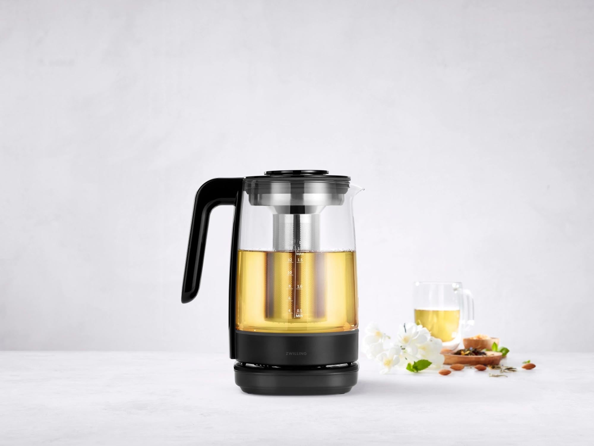 Eleganter Zwilling Enfinigy Wasserkocher aus Glas, 1.7l, vereint modernes Design mit hoher Leistung und Sicherheit für Ihre Küche.