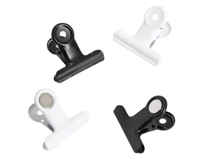 ZELLER Magnet-Set 4 Stück Clips Metall 4x3.5 cm schwarz weiss in  präsentiert im Onlineshop von KAQTU Design AG. Büromaterial ist von ZELLER PRESENT