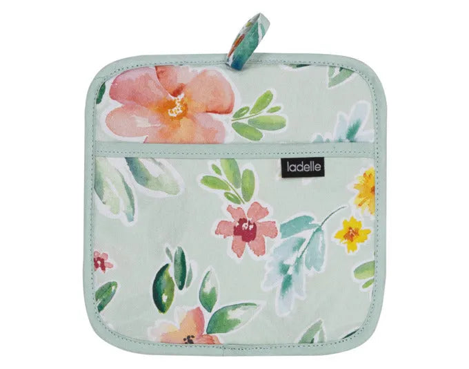 LADELLE Topflappen Chelsea mint Blumenprint 21x21 cm 2 Stk. in  präsentiert im Onlineshop von KAQTU Design AG. Backutensilien ist von LADELLE