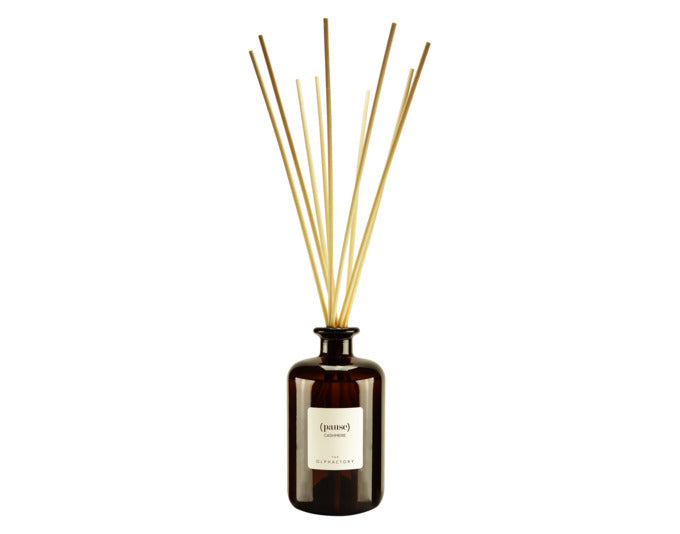THE OLPHACTORY Raumduft Cashmere 500 ml in  präsentiert im Onlineshop von KAQTU Design AG. Duftöl ist von THE OLPHACTORY
