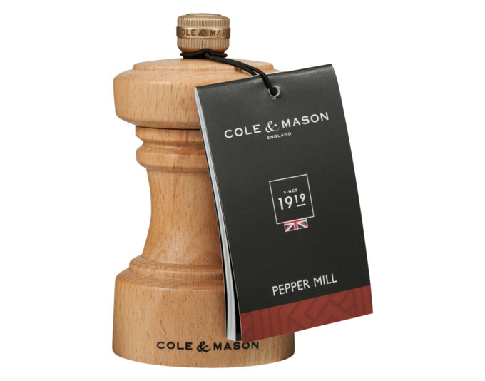 Elegante COLE & MASON Pfeffermühle aus natürlichem Buchenholz, kompakt und stilvoll, 10.4x5.5x5.5 cm, ideal für Ihre Küche.