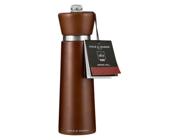 Elegante COLE&MASON Pfeffermühle Millbank aus Kastanienholz, 18 cm hoch, mit präzisem Mahlwerk für perfekten Pfeffergenuss.