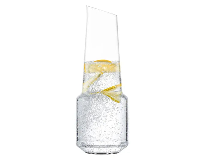 Elegante ZWIESEL GLAS Karaffe Level, 1 Liter, modernes Design, ideal für stilvolles Servieren von Wasser, Wein oder Saft.